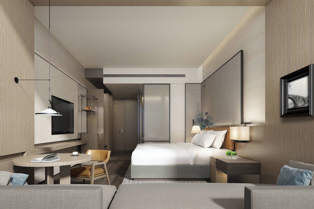 Deluxe Room, 1 King Bed - Photo 3