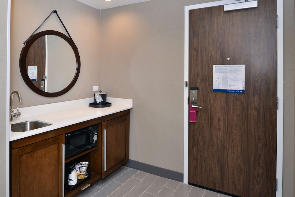 Suite, 1 King Bed, Accessible, Refrigerator & Microwave (Hearing) - Photo 4