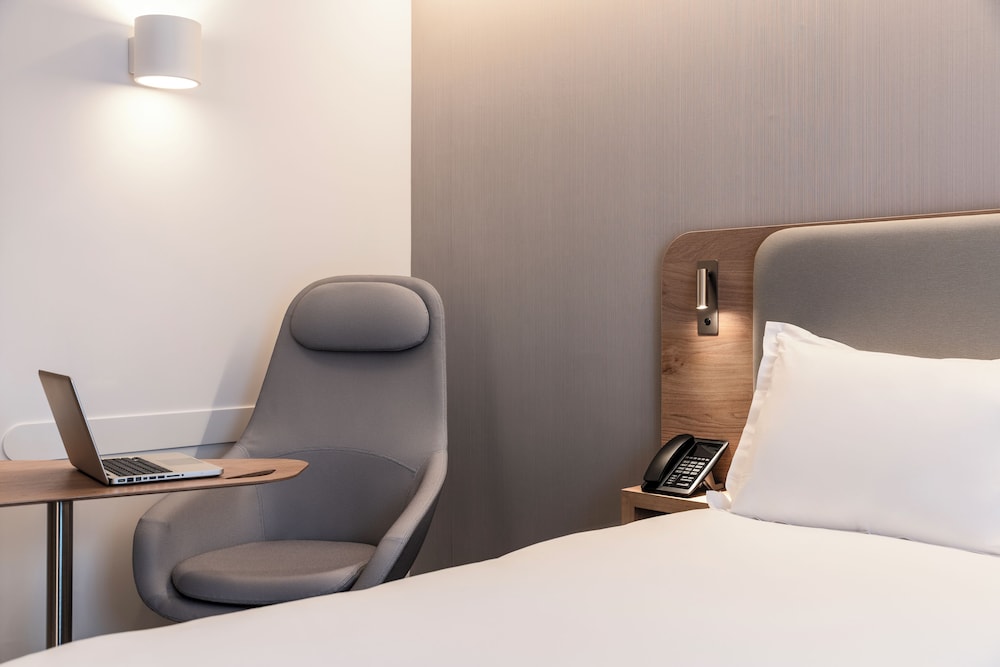 Standard Room, 1 Queen Bed