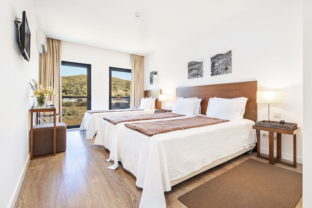 Comfort Triple Room, River View photo 3