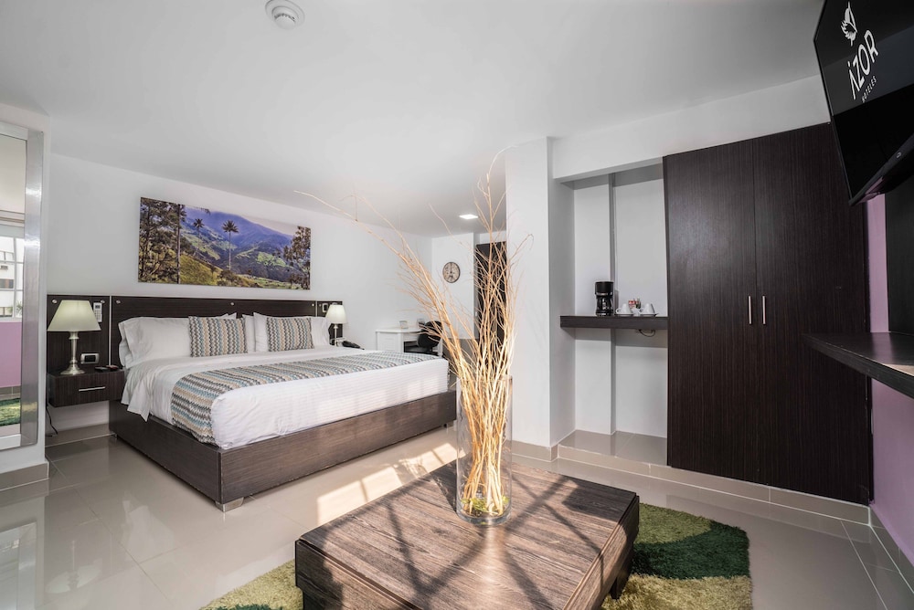 Junior Suite, 1 King Bed, Balcony photo 1