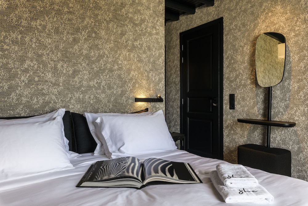 Premium Double Room, Pool View - Photo 1