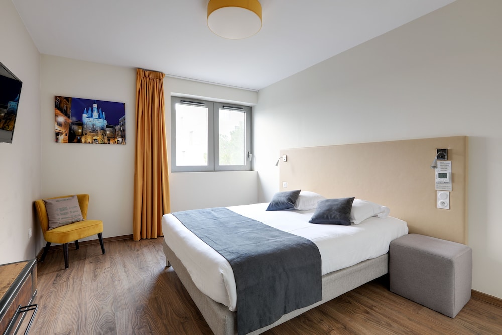 COMFORT STUDIO (DOUBLE BED)