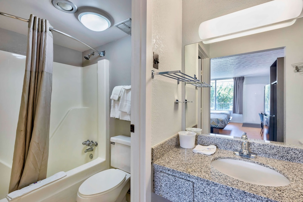 Standard Suite, 2 Double Beds, Non Smoking, Kitchenette - Photo 5