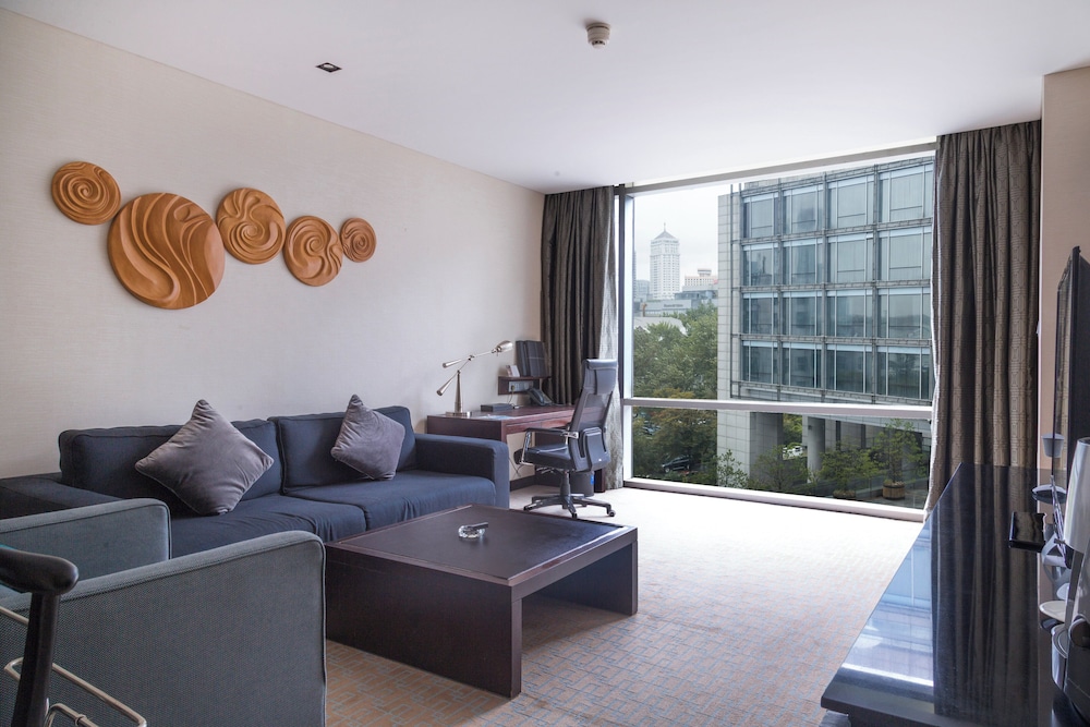 Junior Suite, 1 King Bed, City View - Photo 3