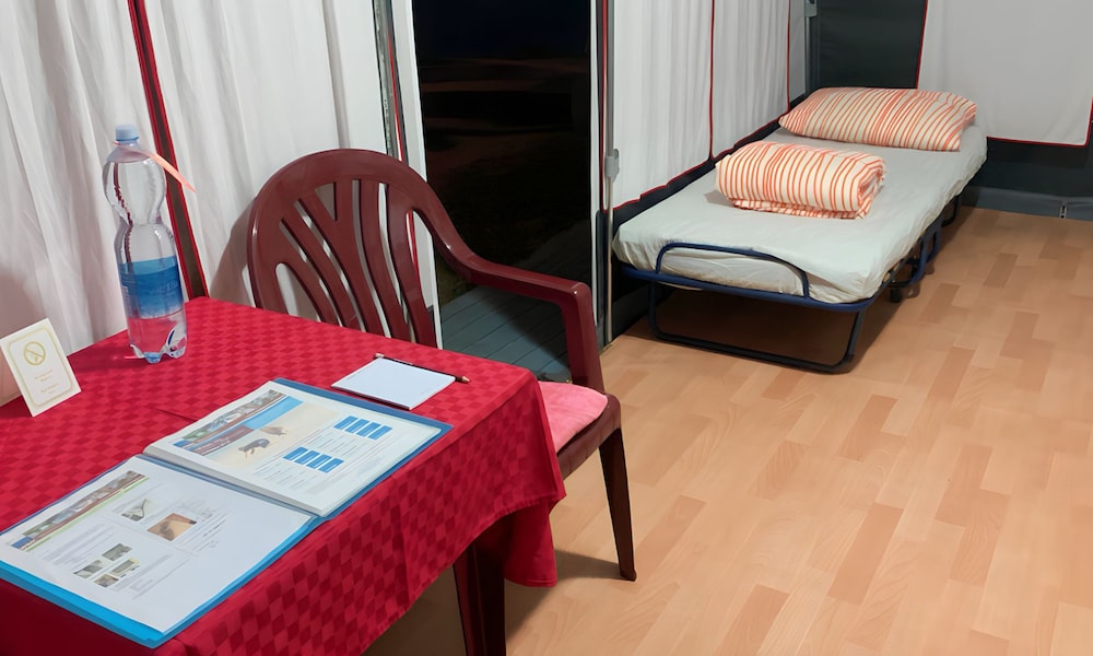 Deluxe Mobile Home, 2 Bedrooms, Non Smoking, Ensuite (CARAVAN WMC-A122) photo 3