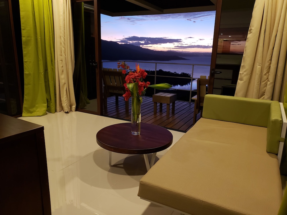 Luxury Bungalow, 1 King Bed, Non Smoking, Lake View