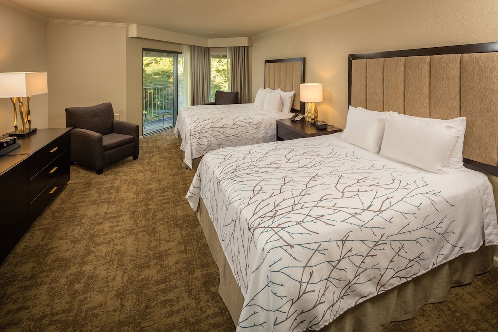 Standard Room, 2 Queen Beds, Non Smoking, Courtyard Area photo 1