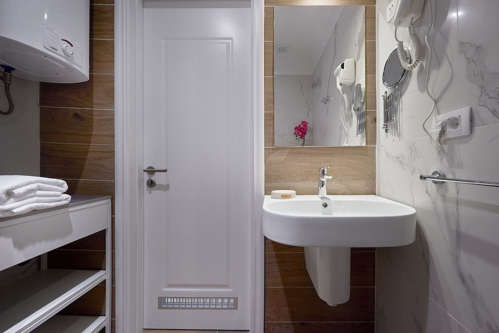 Deluxe Double Room, Sea View - Photo 9