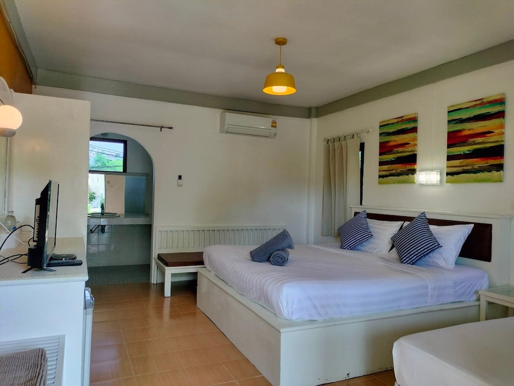 Beachfront Bungalow - Photo 9