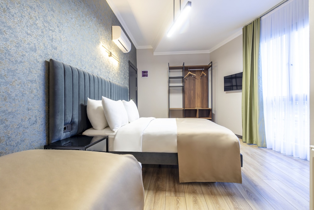 Deluxe Quadruple Room - Photo 8