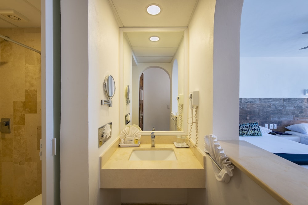 Superior Room, 2 Double Beds, Ocean View, Beachfront - Photo 3