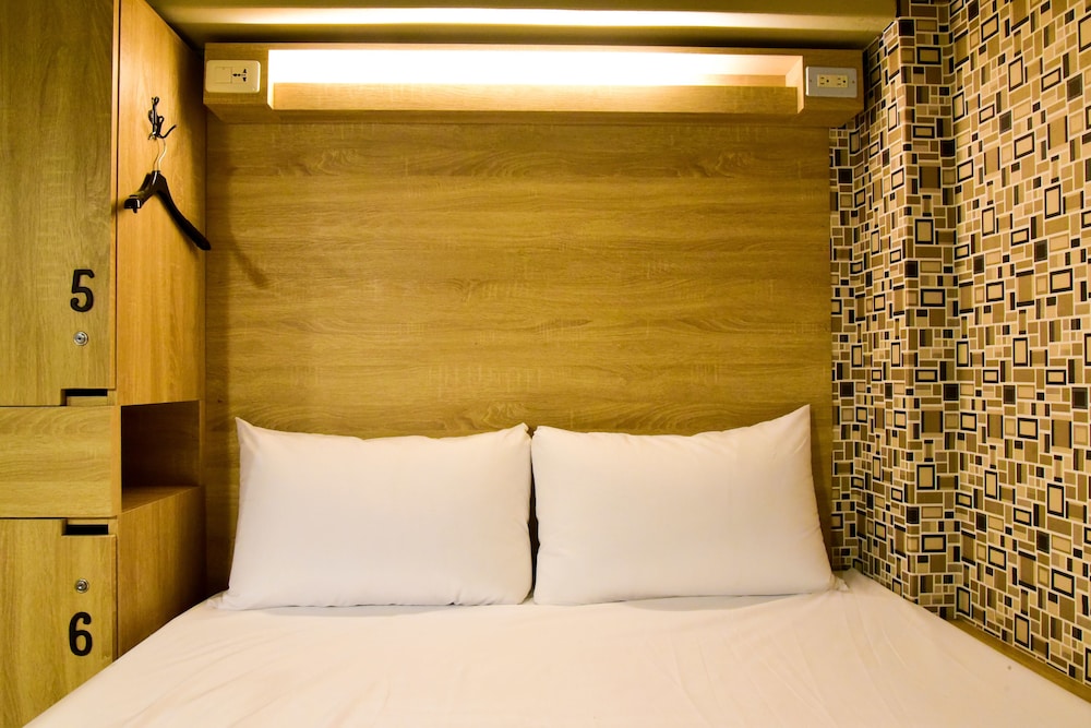 1 Double Bed for 2 People in Dormitory - Mixed with shared bathroom photo 3