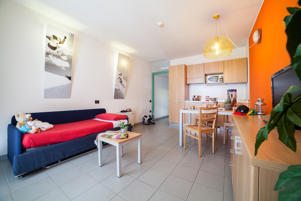 Classic Condo, 2 Bedrooms (4 adults + 2 children) photo 3