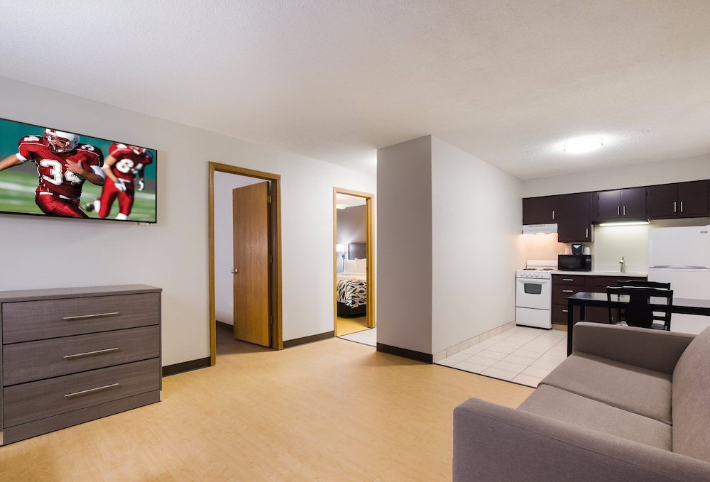 Suite, Multiple Beds, Non Smoking, Kitchen - Photo 3