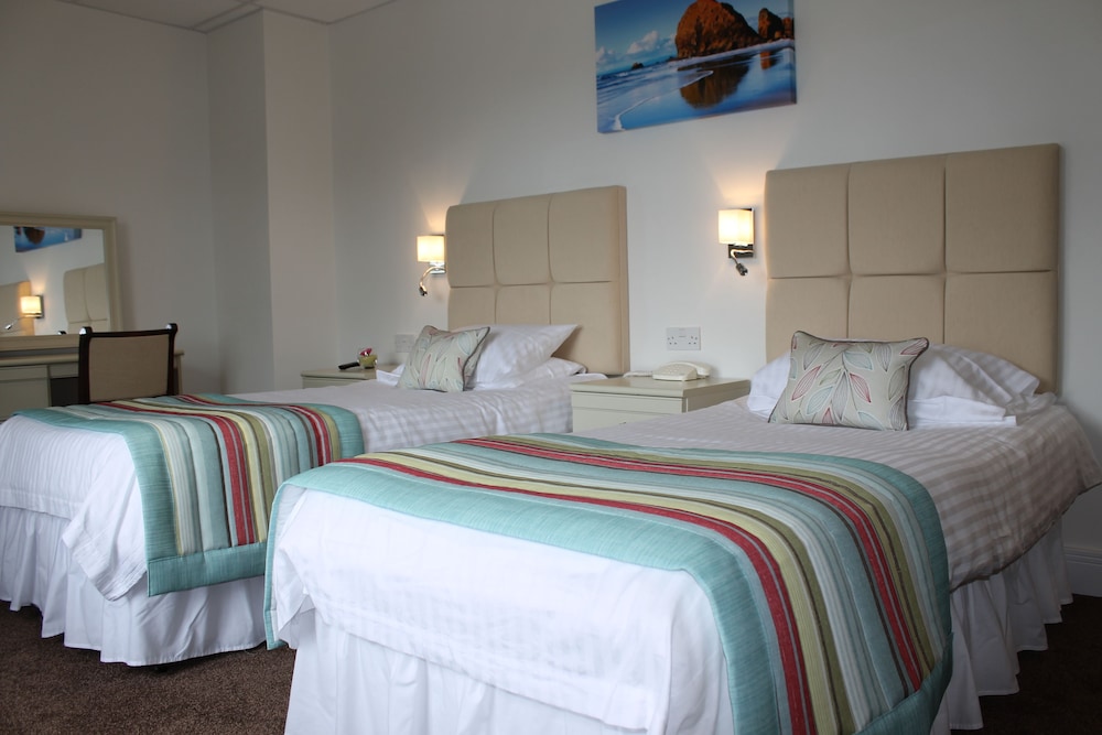 Twin Room, Pool View photo 3