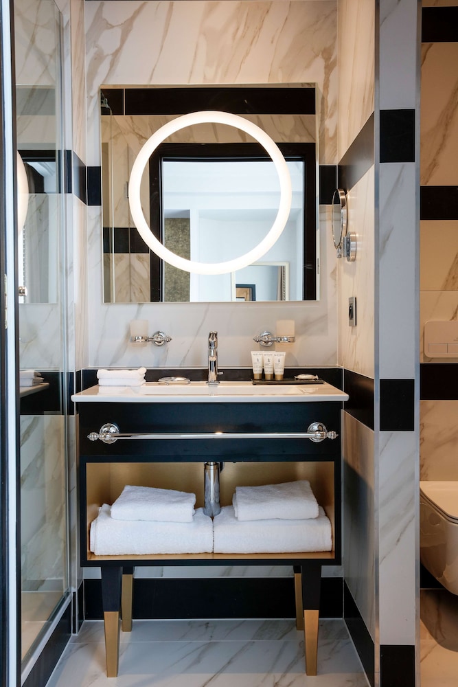 Queen Duplex Suite