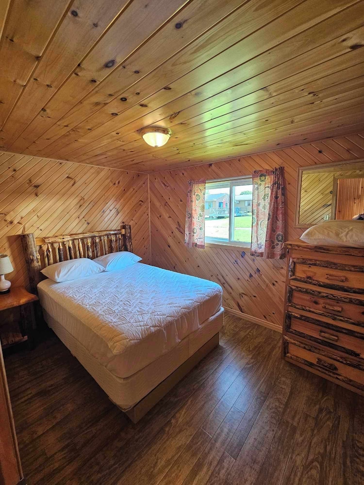 Standard Cottage, 2 Bedrooms, Partial Lake View photo 3