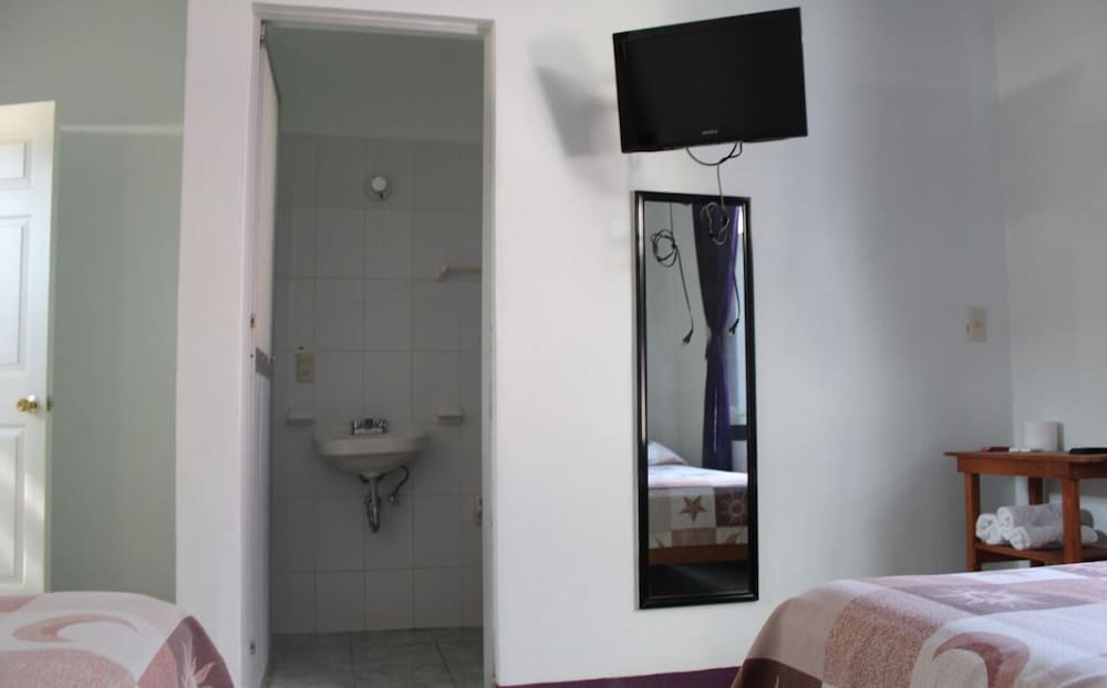 Room - Photo 7