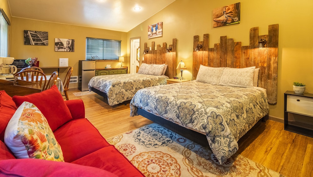 Cabin, 2 Queen Beds, Non Smoking (Two Queen Beds Cabin)