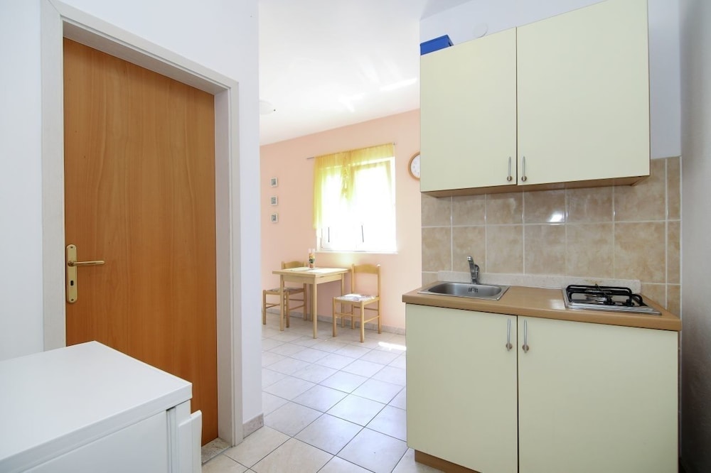 Studio (Tea - parking and grill, 100 m from s)