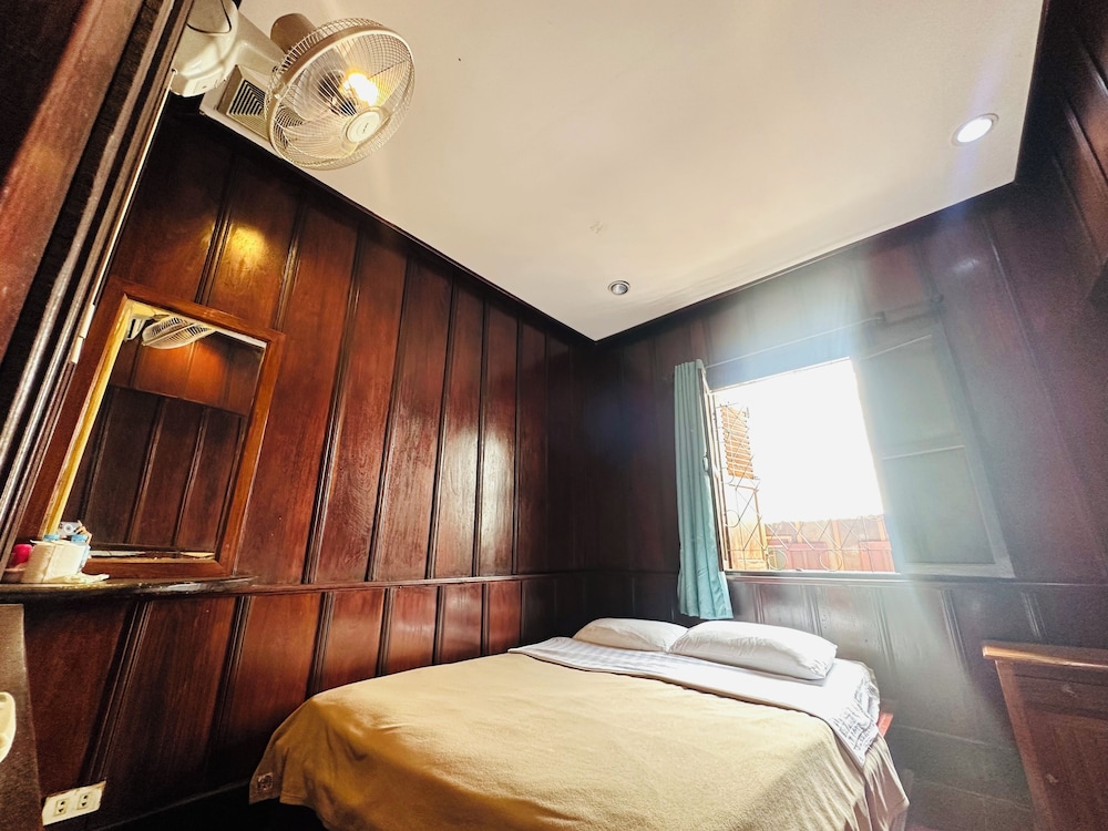 Standard Double Room - Photo 11