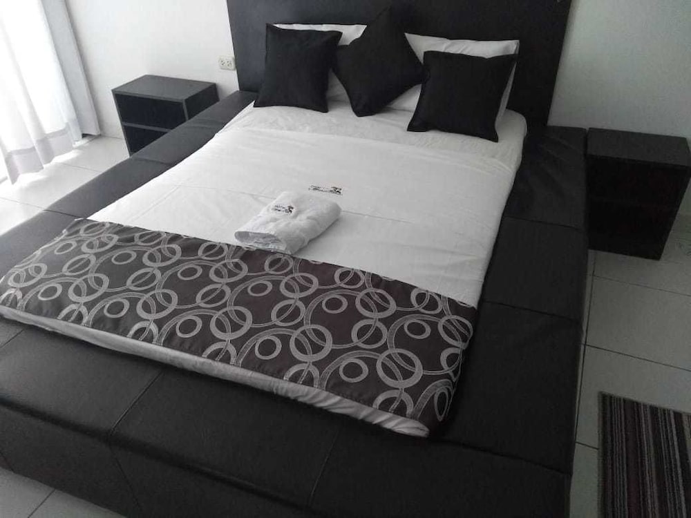Superior Double Room, Bathtub photo 2