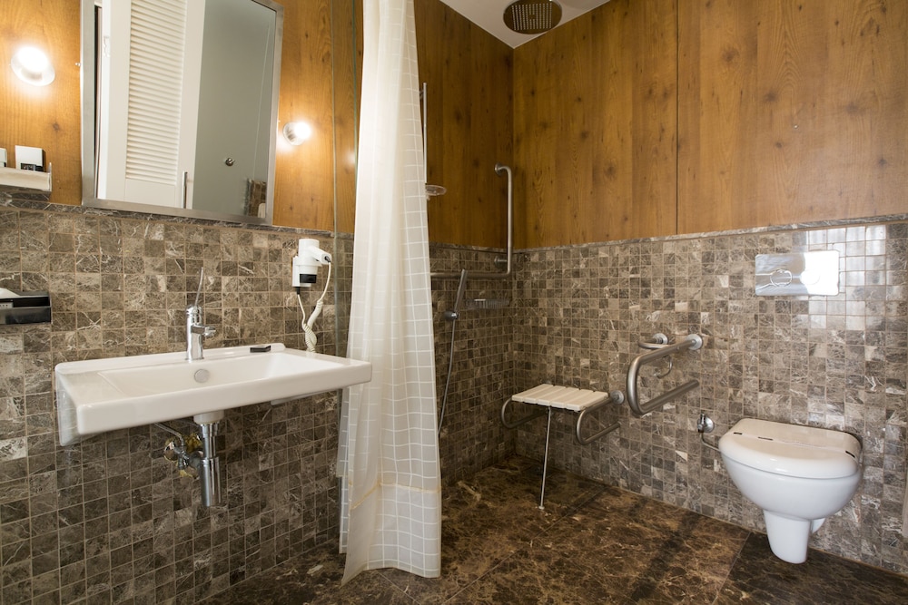 Double Room with Handicap Accessibility photo 3