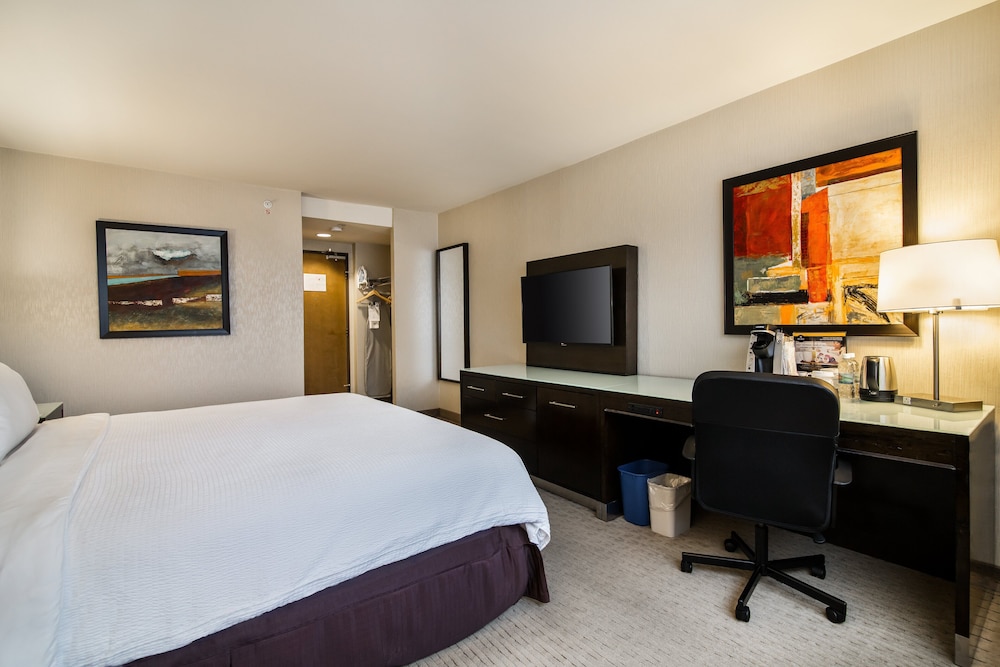 Standard Room, 1 King Bed (High Floor) - Photo 2