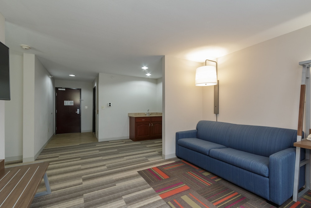 Suite, 2 Queen Beds - Photo 6