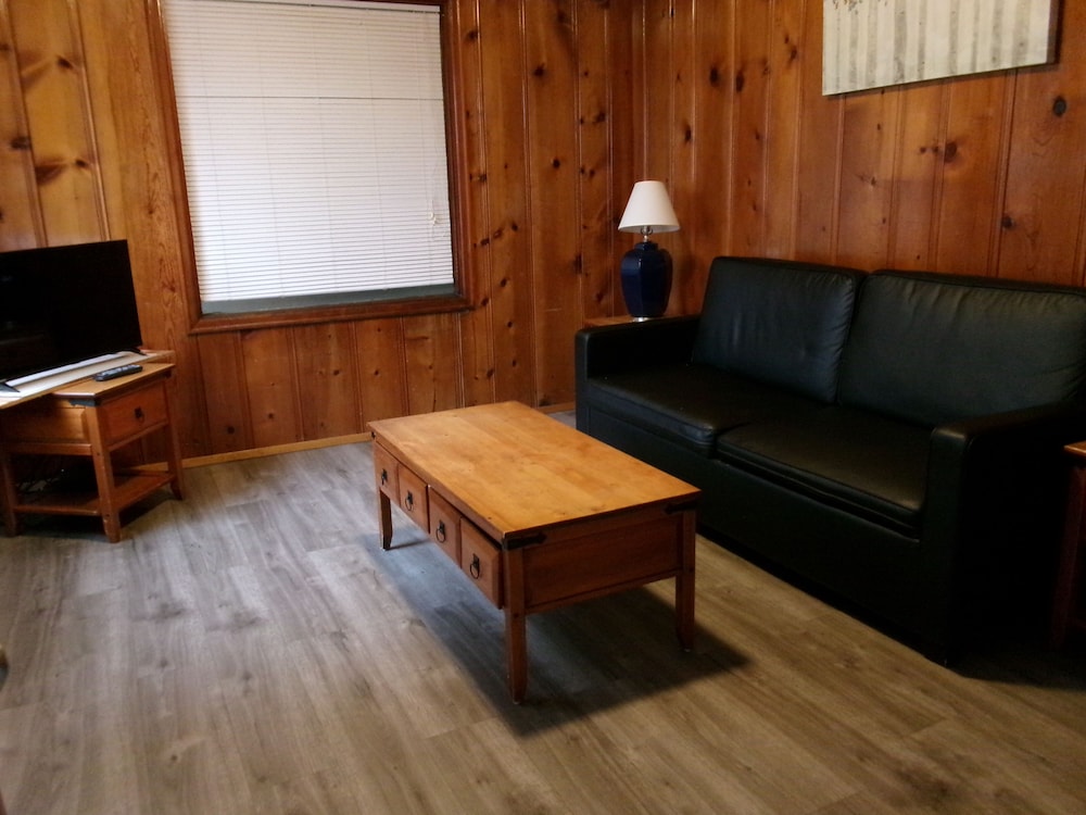 Non-View 1 Bedroom Cabin (Pets) photo 3