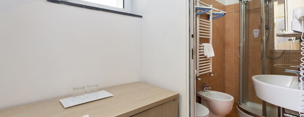 Basic Double Room photo 3