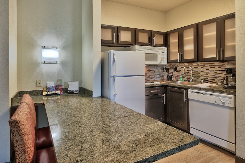 Suite, 1 Bedroom, Kitchen - Photo 4