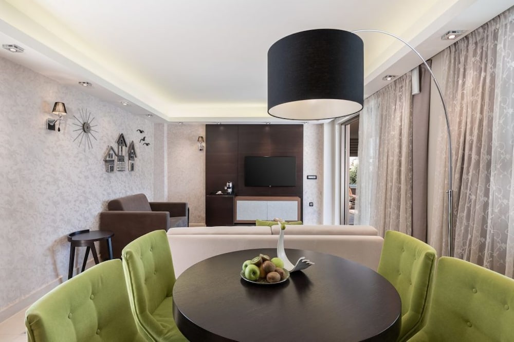 Luxury Executive Suite with Private Pool photo 3