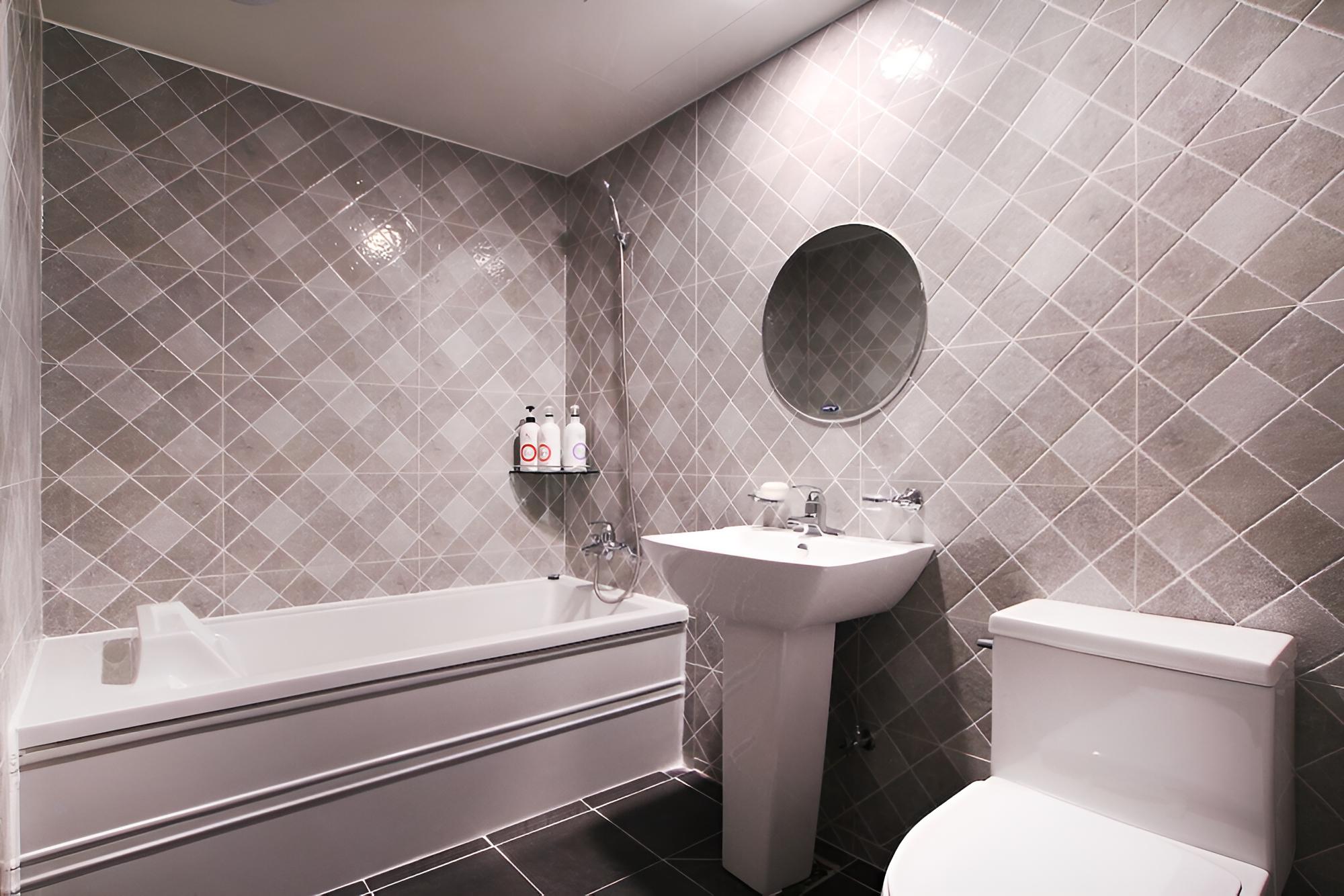 Room (Premium (2PC)) - Photo 5