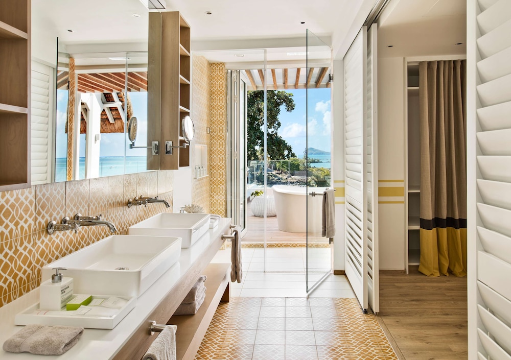 OCEAN JUNIOR SUITE (70 sqm) - Photo 7
