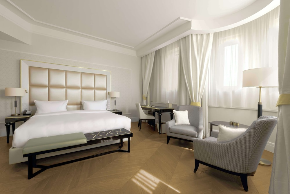 Suite, Corner
