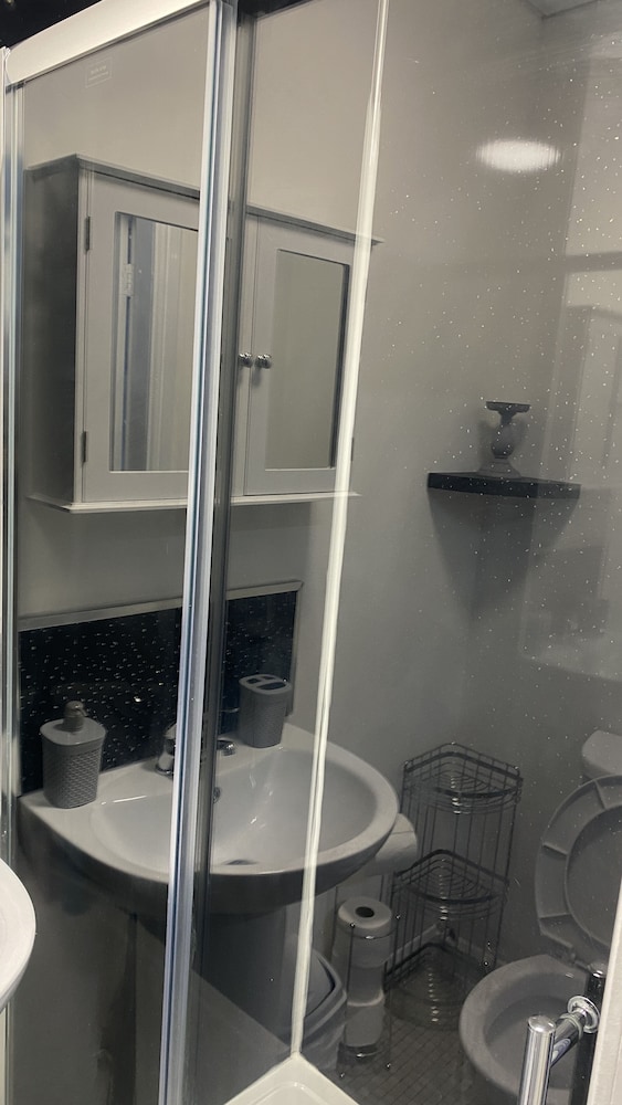 Exclusive Apartment, Ensuite photo 2