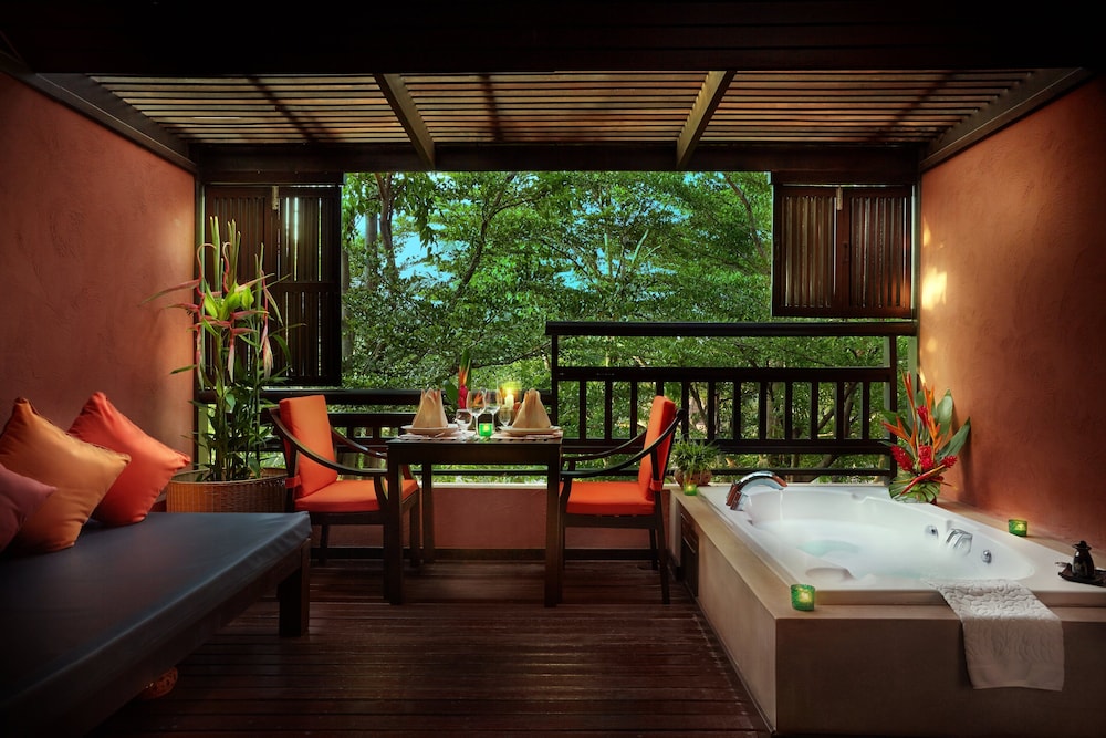 Deluxe Room, Jetted Tub - Photo 7