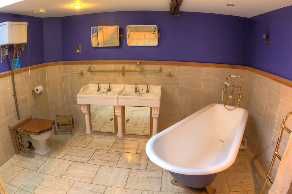 Deluxe Double Room (2 Adults And 1 Child) photo 2