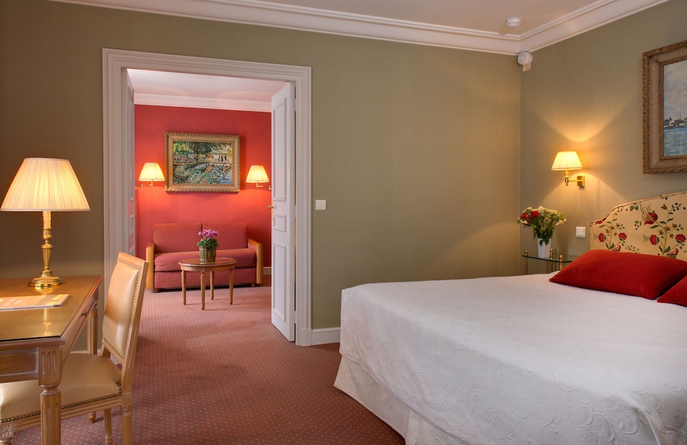 Suite (with a single sofa bed)