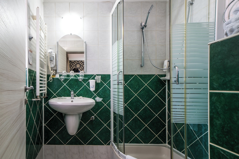 Superior Triple Room photo 2