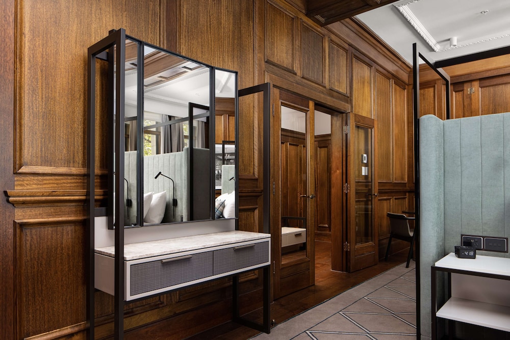 Suite, 1 King Bed (King Master Suite, Lounge Access)