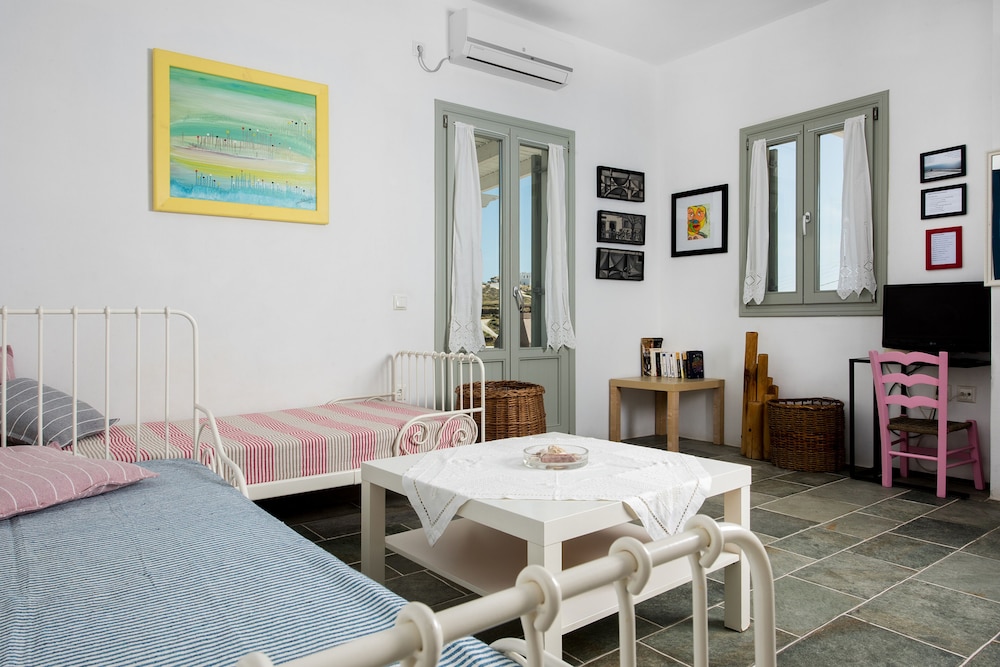 Traditional House (Hephaistos)