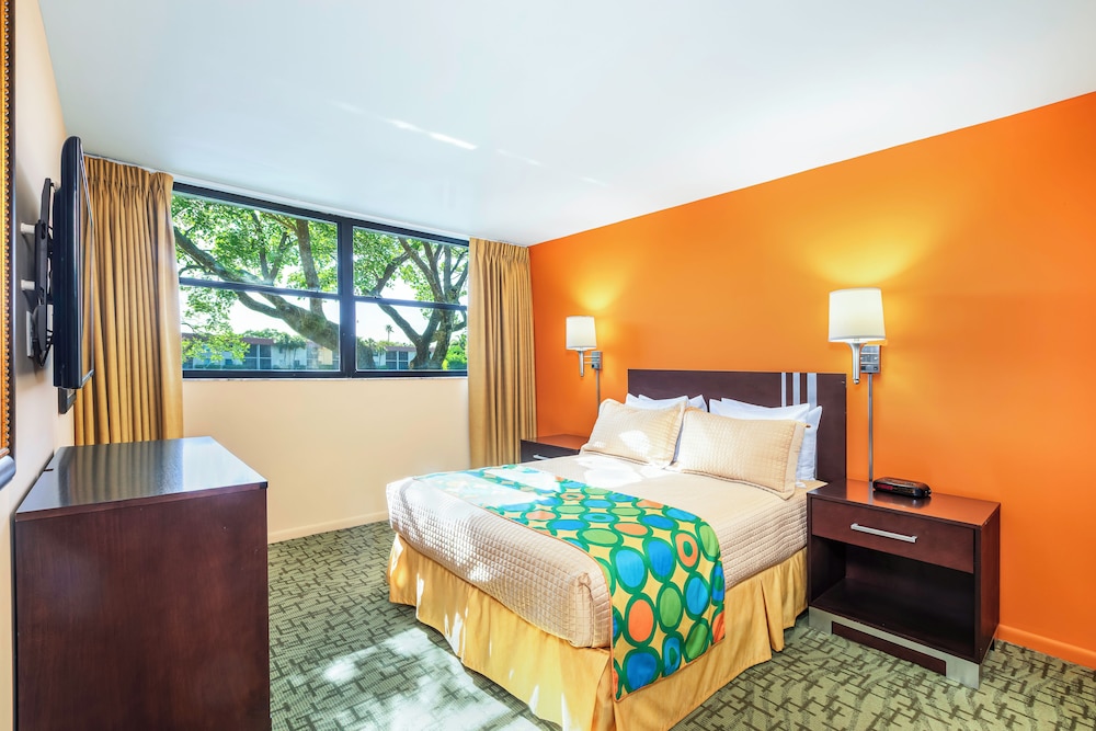2 Bedroom Suite with Washer and Dryer - Photo 5