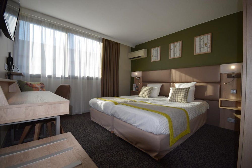 Standard Room, 2 Twin Beds - Photo 2