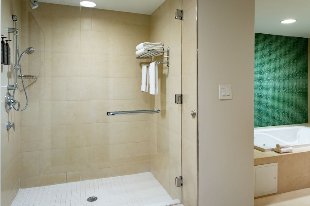 Suite, 1 Bedroom, Bay View - Photo 7