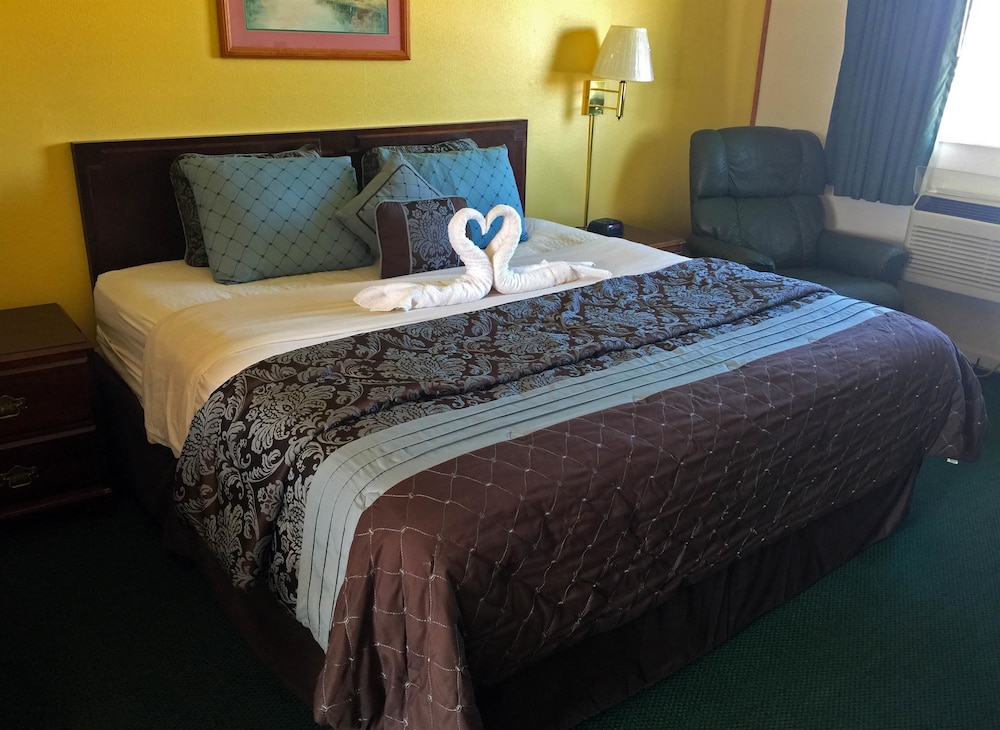 Room, 2 Double Beds, Non Smoking - Photo 5