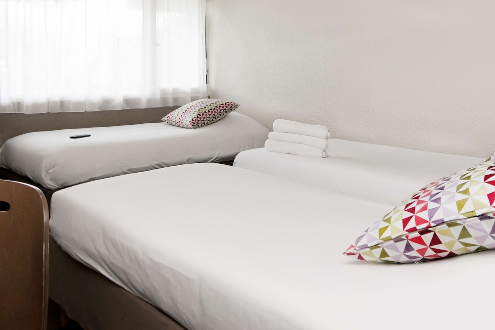 Next Generation, Standard Room, Multiple Beds - Photo 5