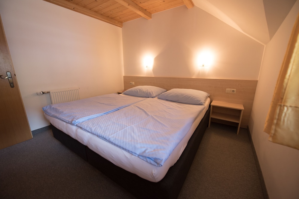 Classic Apartment, 1 Queen Bed with Sofa bed, Non Smoking, Mountain View photo 1